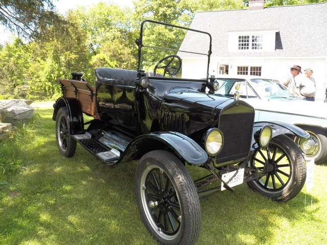 1917 model t ford owned by dan bawlick.jpg