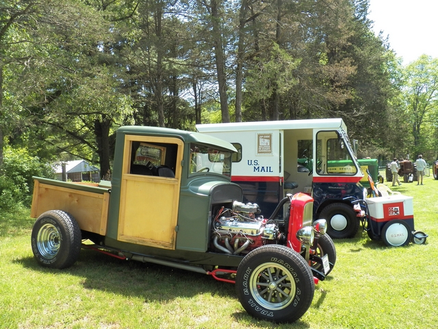 who-frrong_back-Mail-truck-owned-by-Frank-Haines.jpg